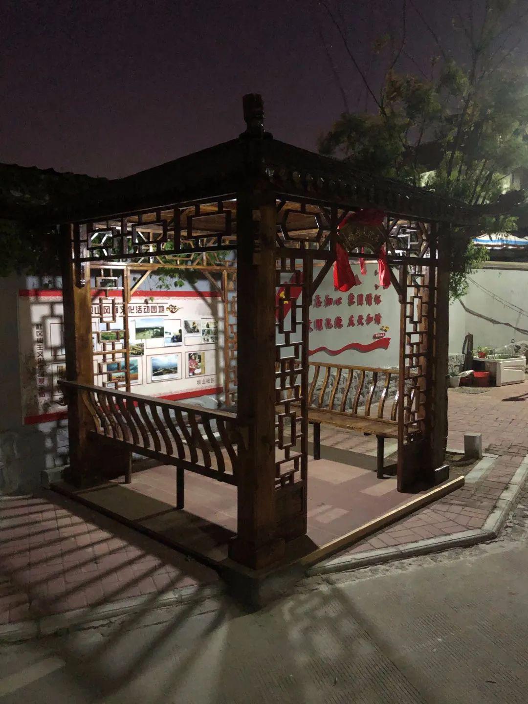志愿者捐梅园文化亭受坝山公寓居民关注和好评