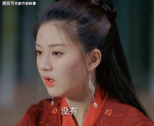 都说赵露思是赵丽颖接班人:两人同穿古装红衣——才知