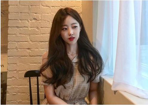 韩式女学生中分长卷发发型