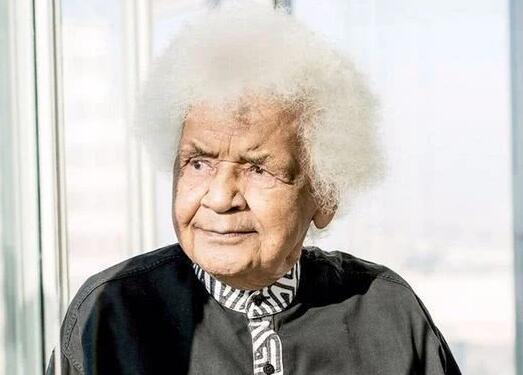 非洲电影先驱莎拉·马尔多罗因新冠肺炎在巴黎去