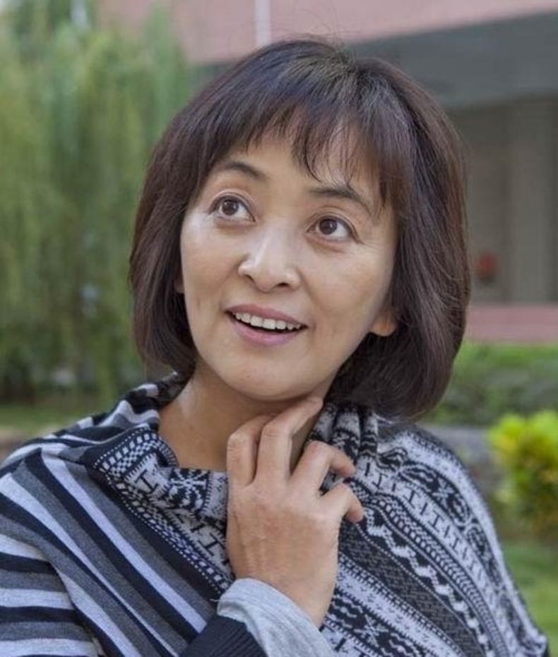 第一任嫁日本，第二任嫁美国，第三任是法国人