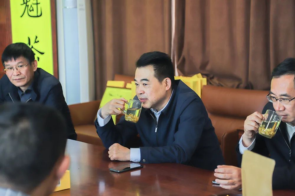 宣城市市长孔晓宏一行调研黄魁茶业