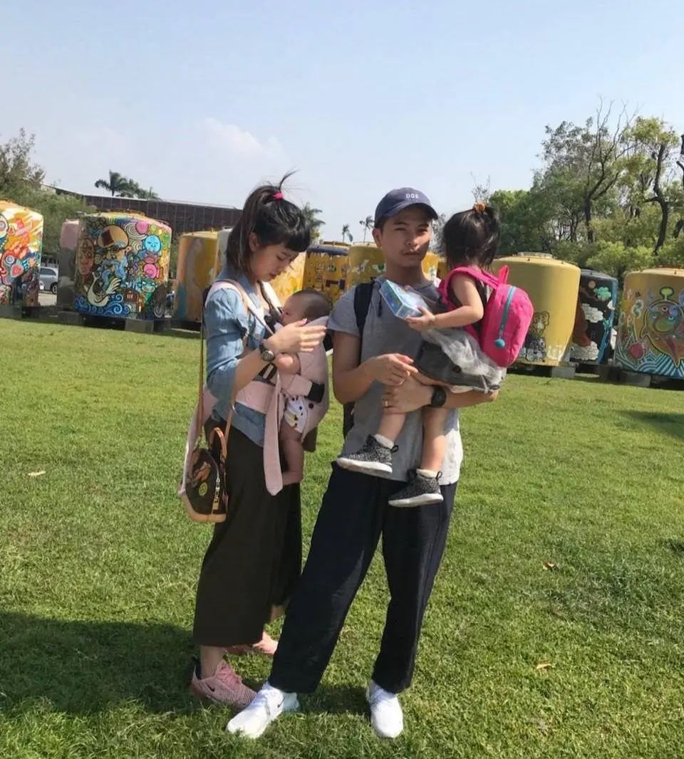 原创台女星被曝出轨，和小鲜肉车内上演劲爆一幕，此前曾上康熙秀恩爱