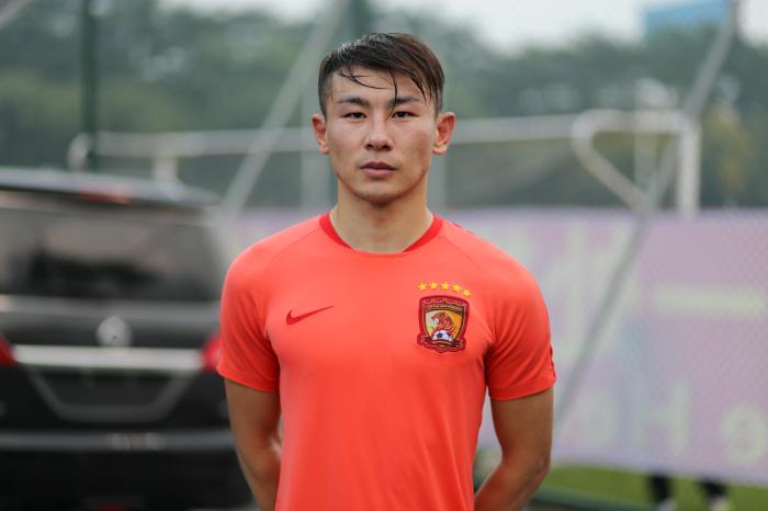 家丑外扬了，于汉超事件发酵24小时后，遭国外网