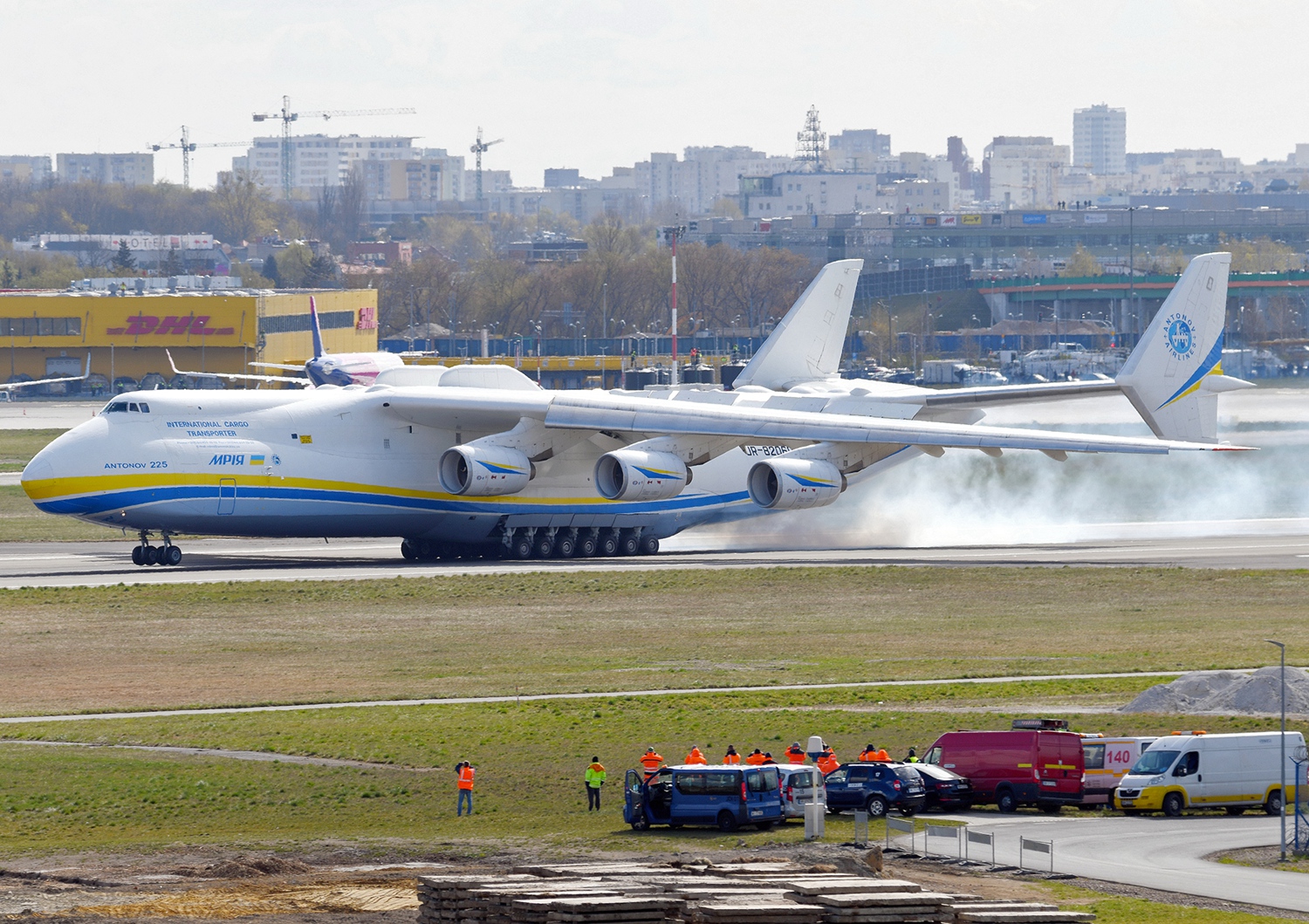 世界最大飞机安225antonov225型大型运输机由中国飞抵德国