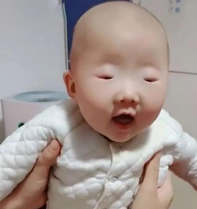 [网友]网友们纷纷调侃，宝妈是不是葡萄干吃多了小眼睛的宝宝火了