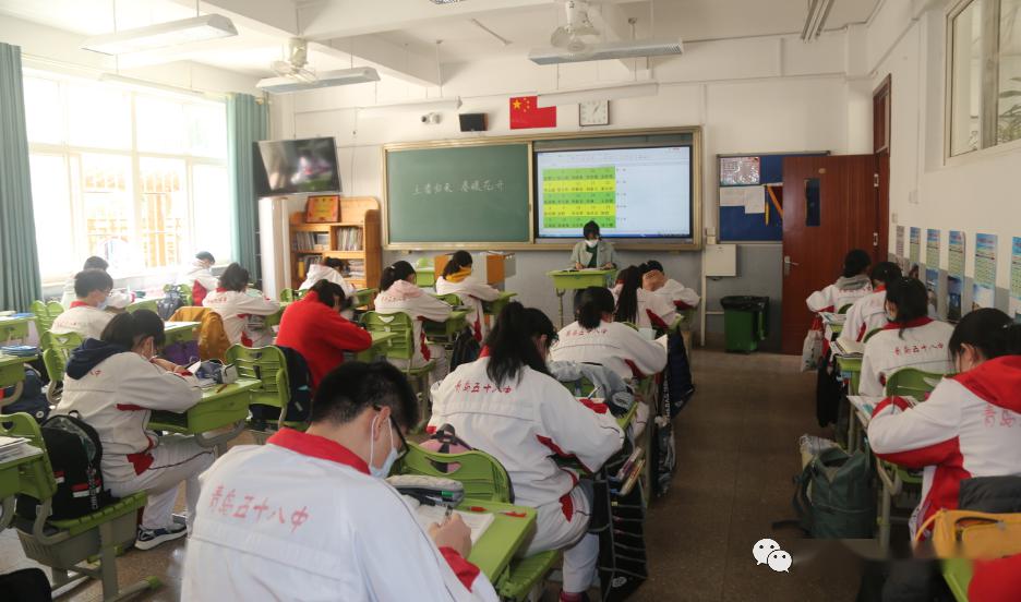 「高中」老师帮运行李……大量美图视频直击开学现场！【汇动态】校长学生击肘