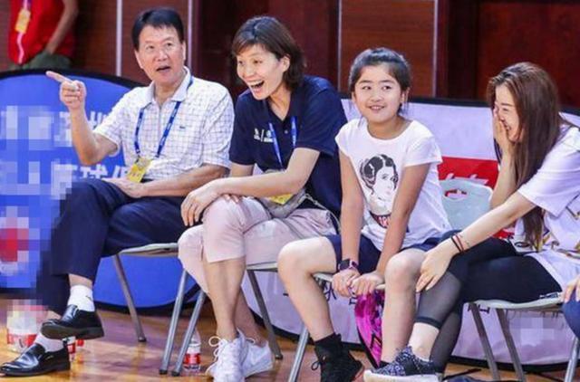 观点评论■10岁身高突破1.7米，网友：白活了有种“遗传”叫姚明女儿
