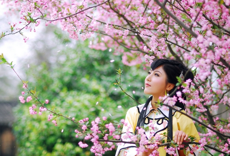 女命犯桃花煞怎么看 有烂桃花的女人