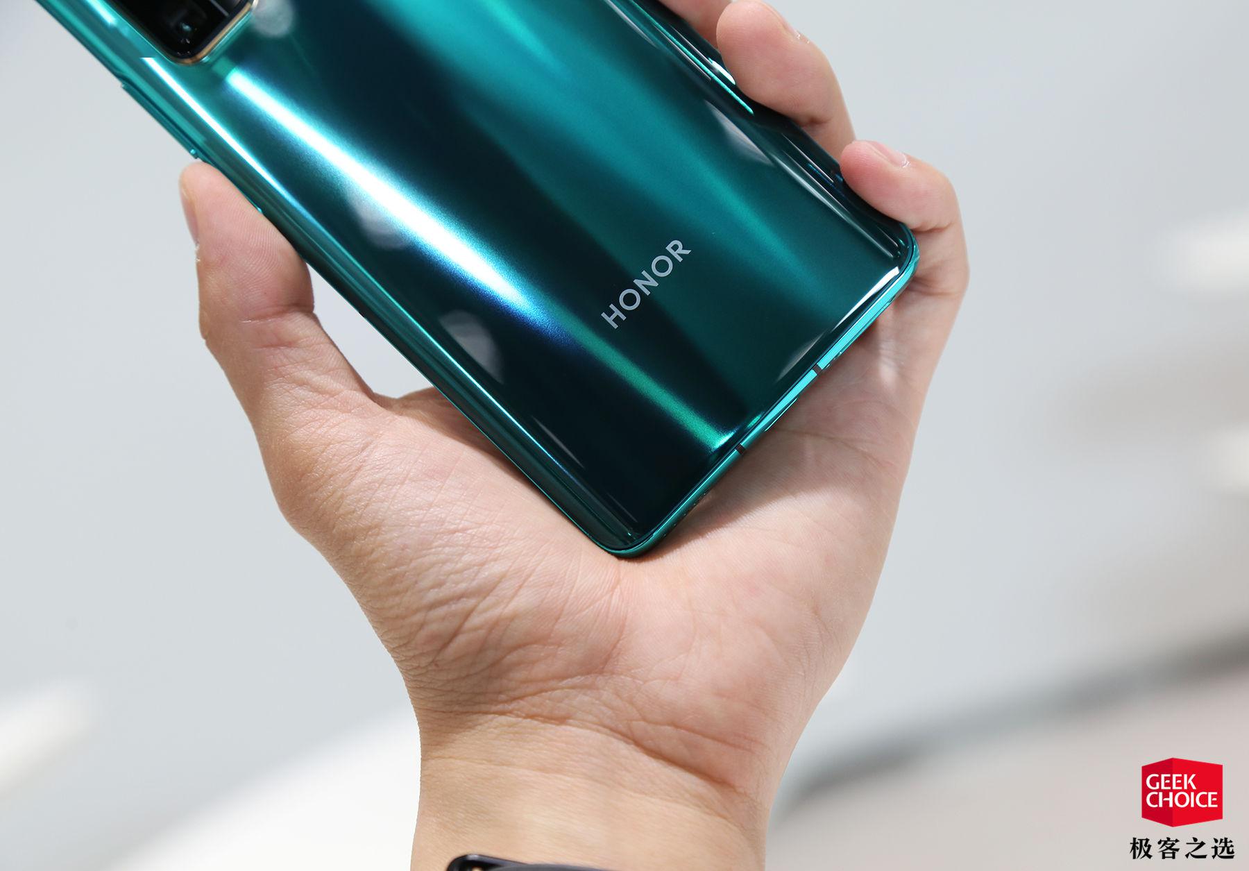 荣耀 30 Pro 体验：「超大杯」很强，「大杯」用起