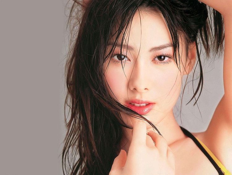 53岁李泽楷与小26岁女友分手？梁洛施2年产3子被