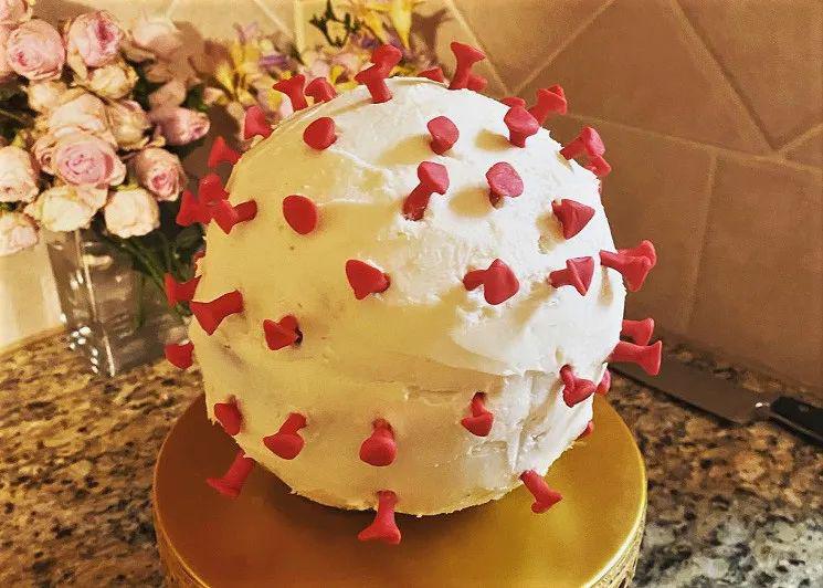 花式防疫来袭！忍住别笑：印度警察COS成新冠病