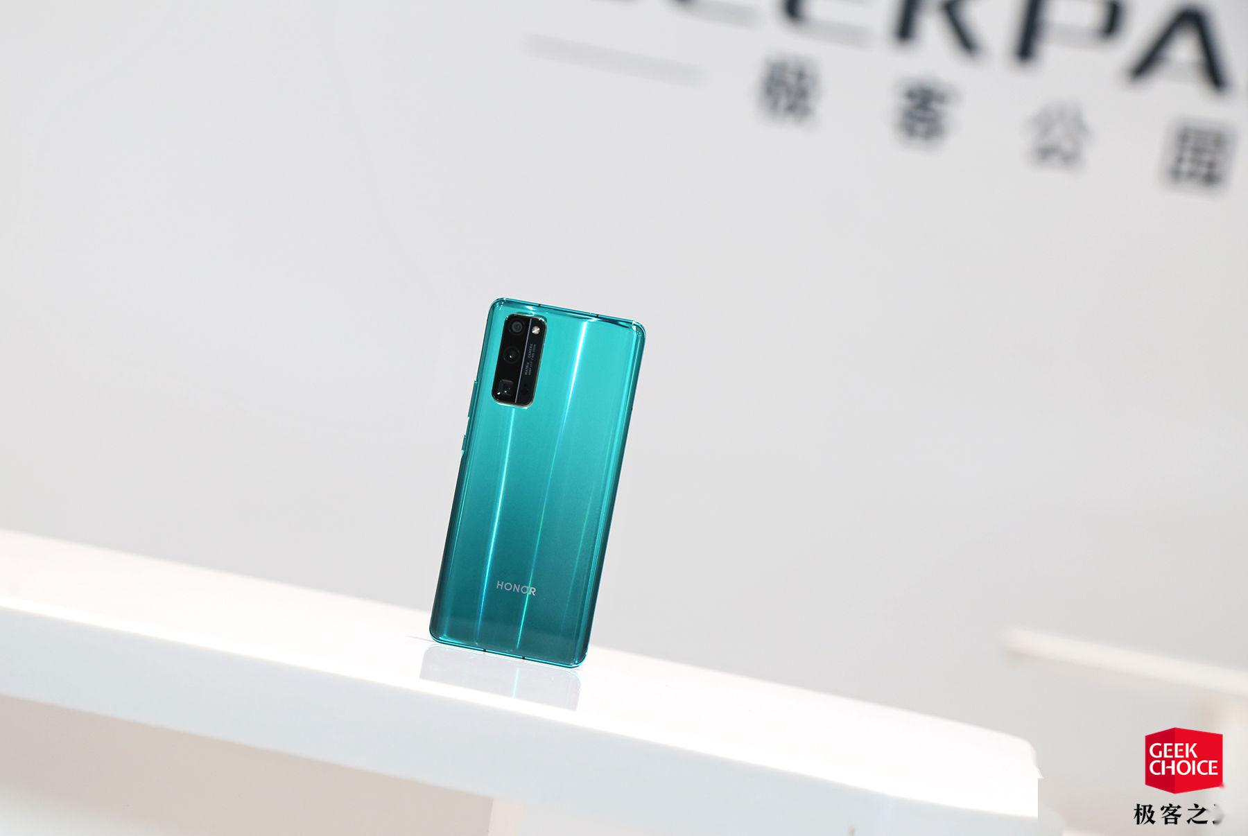 荣耀 30 Pro 体验：「超大杯」很强，「大杯」用起
