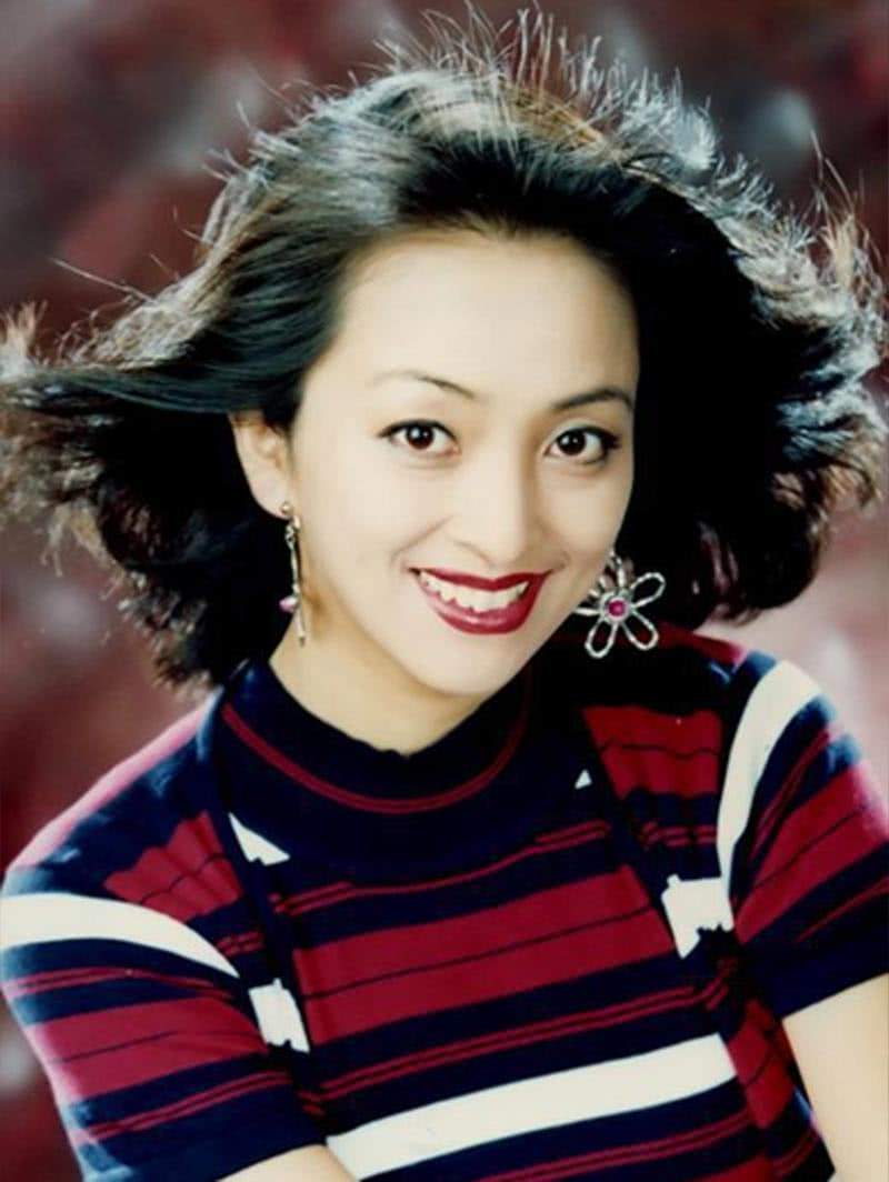 第一任嫁日本，第二任嫁美国，第三任是法国人