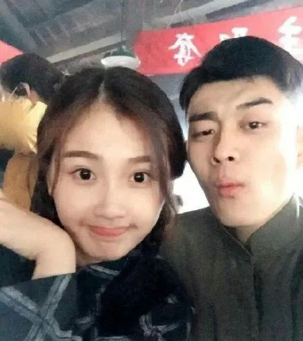 虞书欣遭遇“礼仪手”？工作室辟谣，男演员道