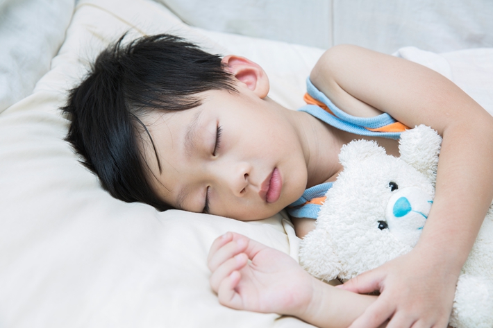 「孩子」“晚长”不能凭经验盲目等待！医生：2招辨清身高是条单行线