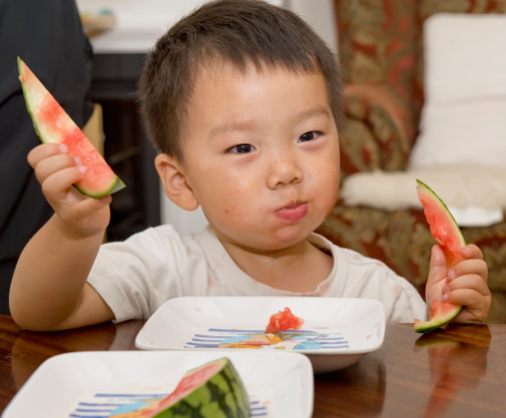 脾胃■4种食物是“坑”，别乱给孩子吃，伤娃脾胃不长个！天气渐暖