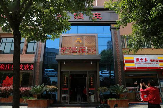 在汉中市饭店与餐饮行业协会会长贺小军先生,汉中名厨委员会主任