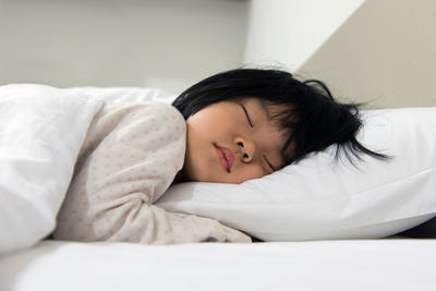 「孩子」“晚长”不能凭经验盲目等待！医生：2招辨清身高是条单行线