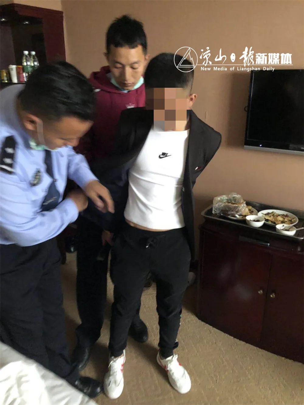 西昌2名男子假冒警察实施抢劫