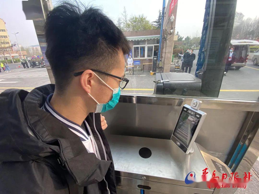 「高中」老师帮运行李……大量美图视频直击开学现场！【汇动态】校长学生击肘