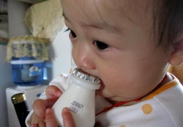 脾胃■4种食物是“坑”，别乱给孩子吃，伤娃脾胃不长个！天气渐暖