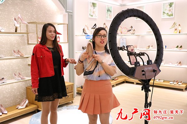 淼淼直播间卖货 9470d29efe52488582b17f4ecbb264a8.jpeg