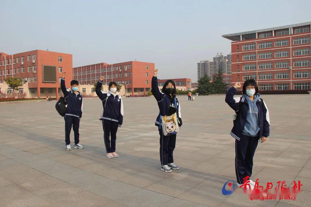 「高中」老师帮运行李……大量美图视频直击开学现场！【汇动态】校长学生击肘