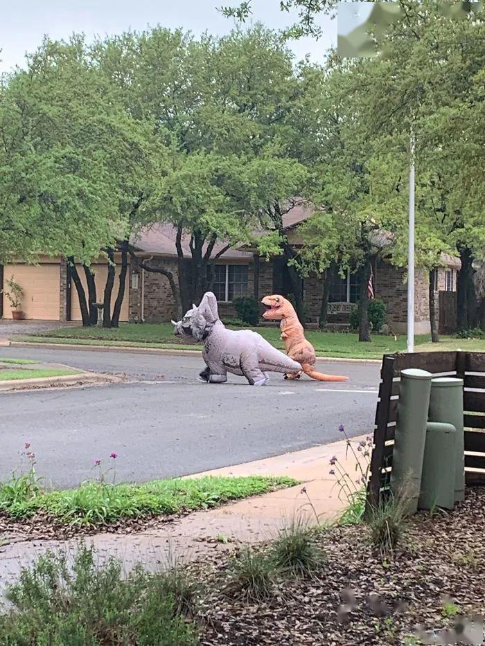花式防疫来袭！忍住别笑：印度警察COS成新冠病