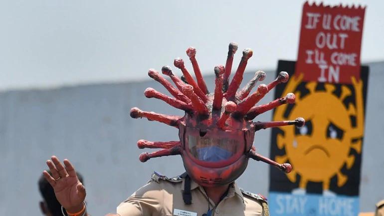 花式防疫来袭！忍住别笑：印度警察COS成新冠病