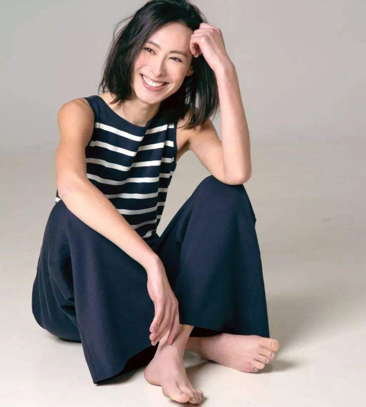 53岁李泽楷与小26岁女友分手？梁洛施2年产3子被