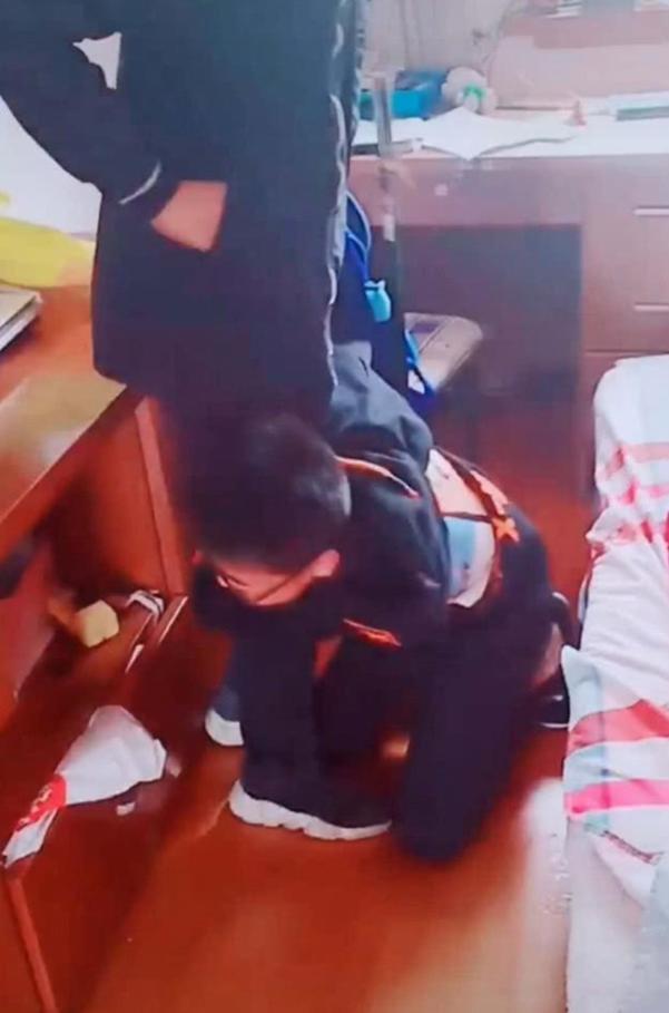 #身高#同学身高让儿子扎心,网友:说好一起长大仨月没见的同学来做客