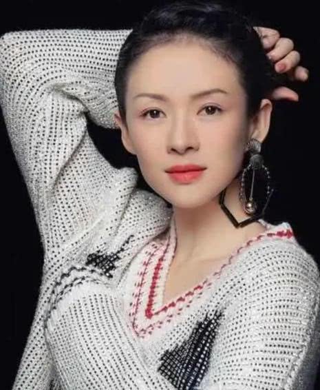 &quot;国际章&quot;产后现身美容院护理，汪峰随后