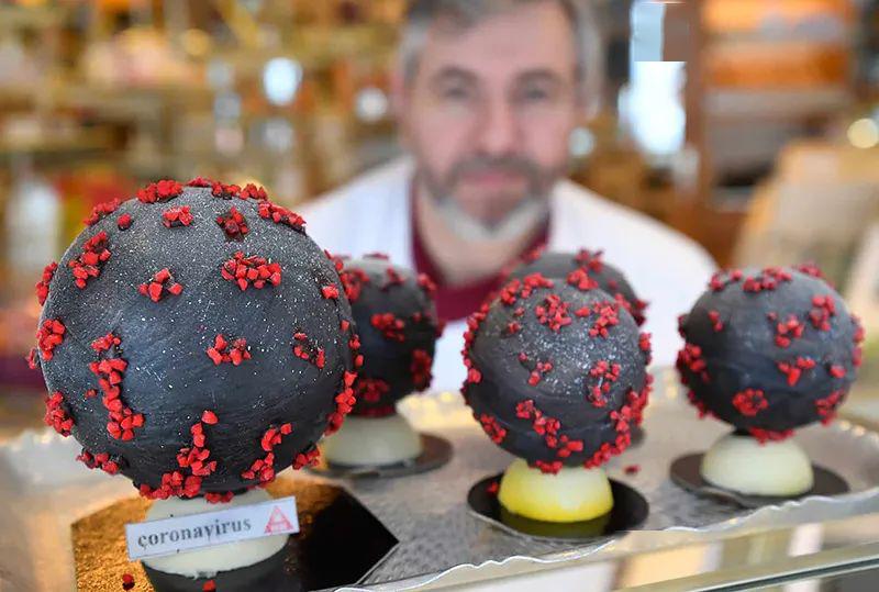 花式防疫来袭！忍住别笑：印度警察COS成新冠病