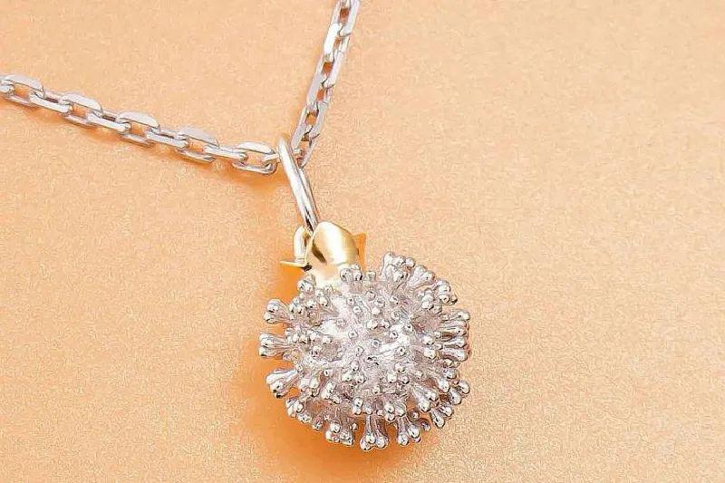 花式防疫来袭！忍住别笑：印度警察COS成新冠病