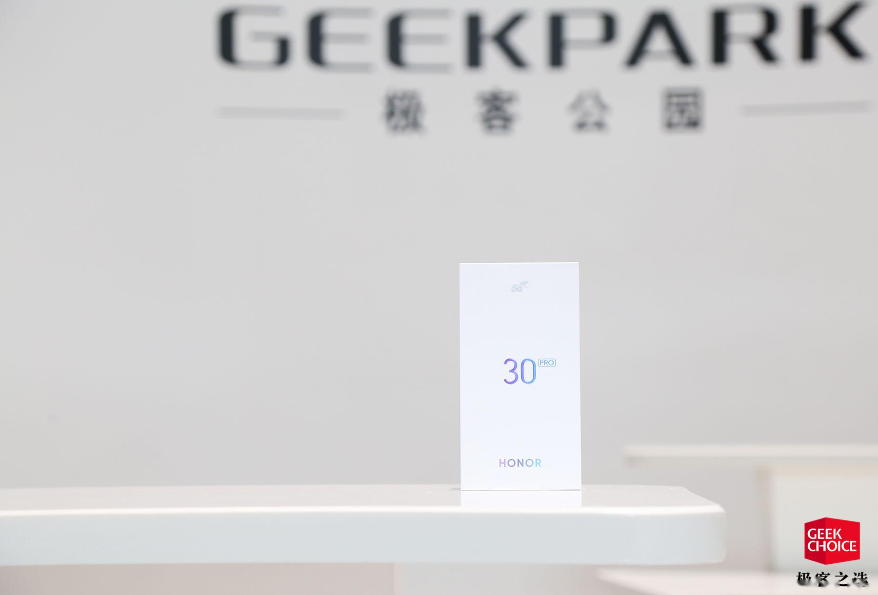 荣耀 30 Pro 体验：「超大杯」很强，「大杯」用起
