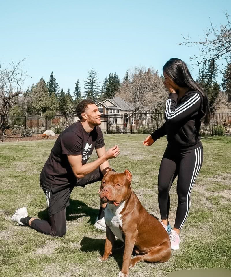 年仅二十五岁的nba球星,拉文求婚成功,从初恋到结婚