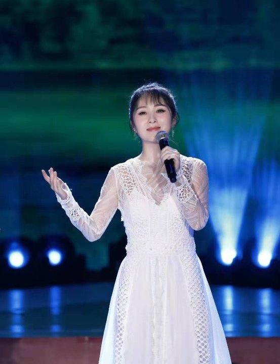 郭津彤《桃花红杏花白》在平遥古城"单曲循环"