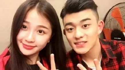 虞书欣遭遇“礼仪手”？工作室辟谣，男演员道