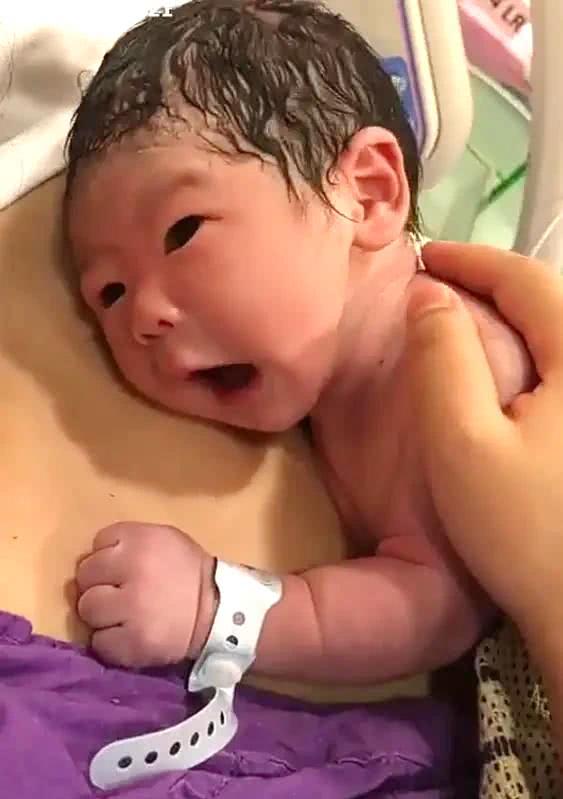 『老头』快来对比一下“发育指标”新生儿为什么像“干瘪老头”？正不正常