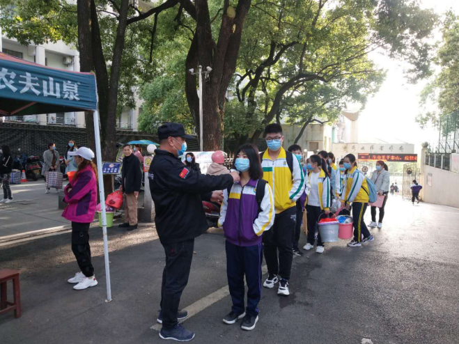 又一波神兽归队今天衡阳市初高中第二批学生开学