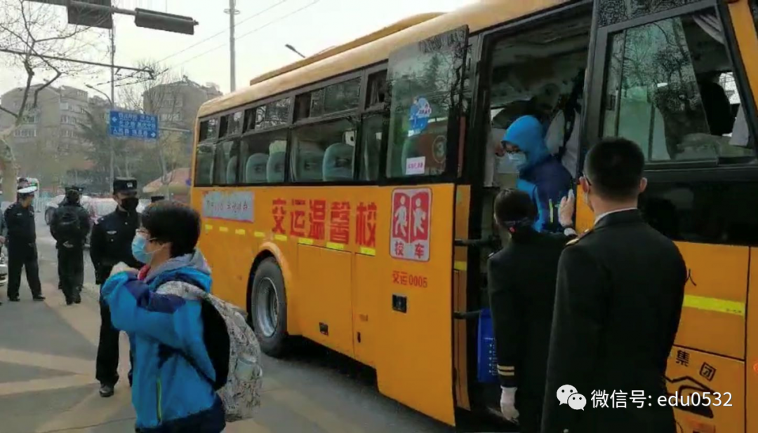 「高中」老师帮运行李……大量美图视频直击开学现场！【汇动态】校长学生击肘