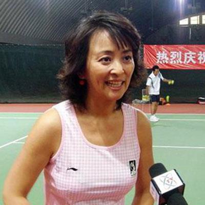 第一任嫁日本，第二任嫁美国，第三任是法国人