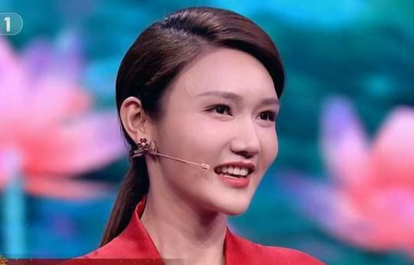 中国诗词大会董卿 eaeade28bcb94b1294443e047a4783c2.jpeg