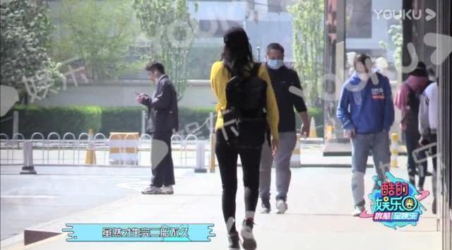 &quot;国际章&quot;产后现身美容院护理，汪峰随后
