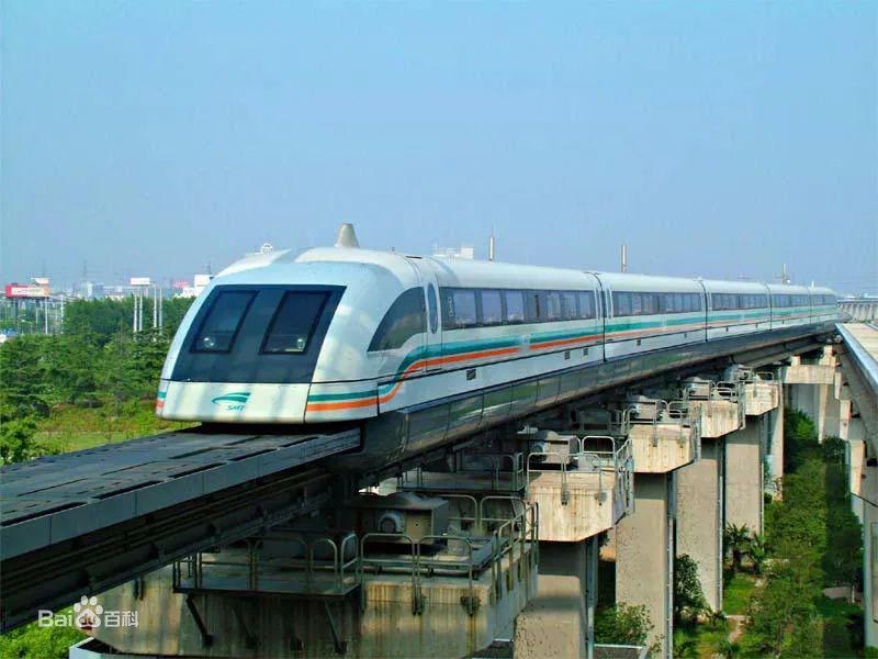 一条是上海磁悬浮列车,从上海浦东龙阳路站到浦东国际机场,三十多