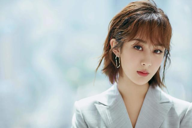 最新网络影响力周榜，赵丽颖掉到第九，肖战第