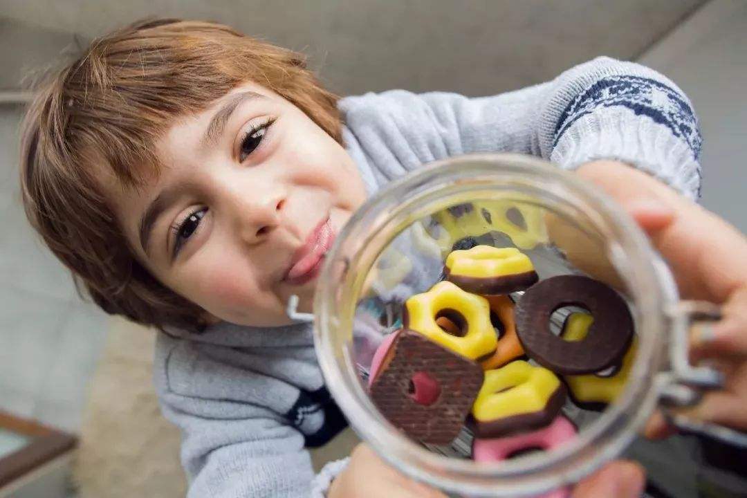 你家的“零食管制”管对了吗？只要三步，教孩子吃得更健康