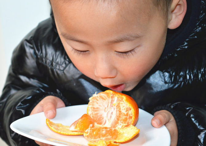 【孩子】伤脾还不发育多吃水果发育好？儿科医生：3种水果少给孩子吃
