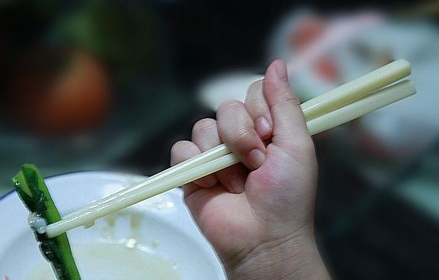为什么不能把筷子插到饭里面 2653d4c3ebdf440488aa0d5bcf1dd74e.jpeg